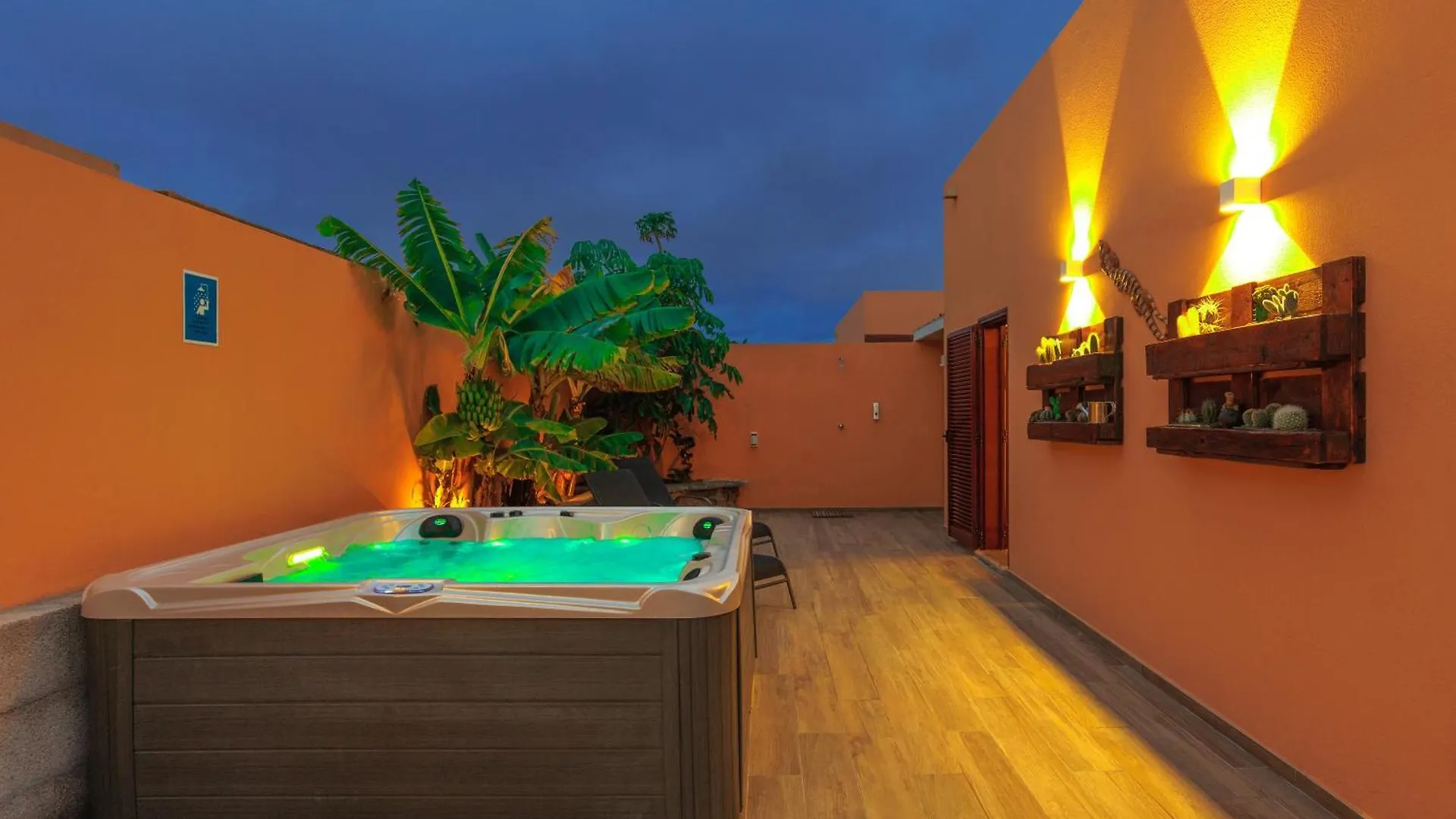 Villa Jacuzzi & Barbecue La Oliva 0*,